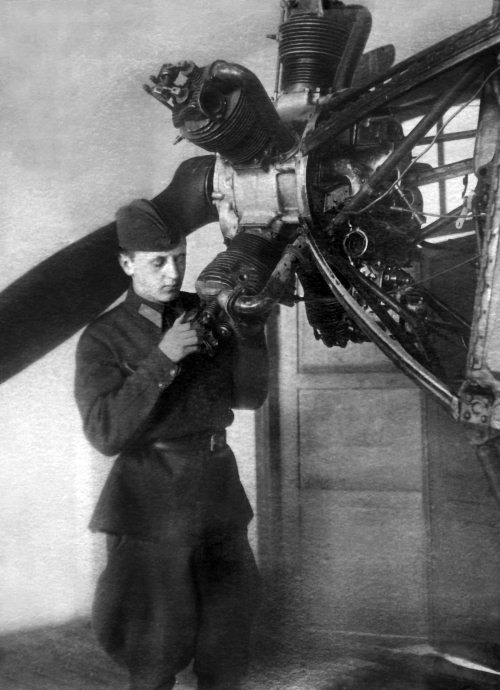 Иллюстрация к книге — Истребители. "Прикрой, атакую!" [i_055.jpg]