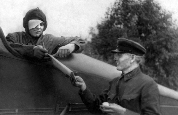 Иллюстрация к книге — Истребители. "Прикрой, атакую!" [i_060.jpg]