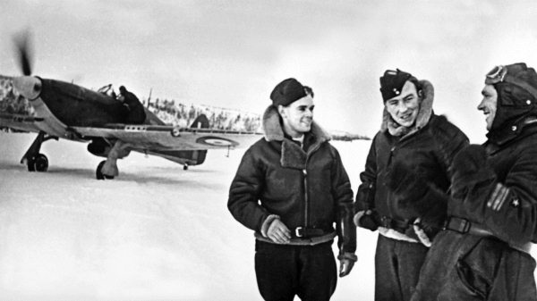 Иллюстрация к книге — Истребители. "Прикрой, атакую!" [i_070.jpg]