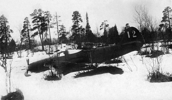 Иллюстрация к книге — Истребители. "Прикрой, атакую!" [i_085.jpg]