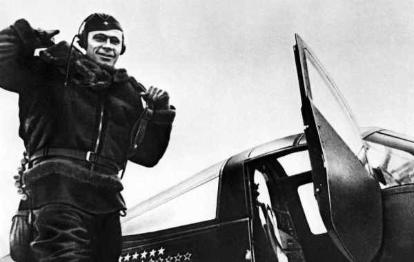 Иллюстрация к книге — Истребители. "Прикрой, атакую!" [i_088.jpg]