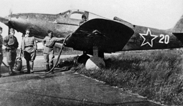 Иллюстрация к книге — Истребители. "Прикрой, атакую!" [i_094.jpg]