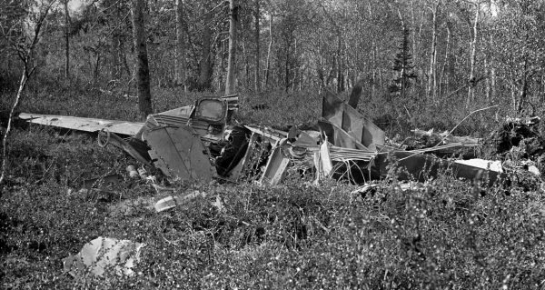 Иллюстрация к книге — Истребители. "Прикрой, атакую!" [i_109.jpg]