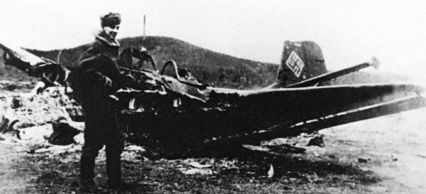 Иллюстрация к книге — Истребители. "Прикрой, атакую!" [i_110.jpg]