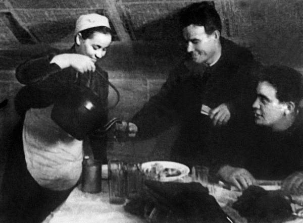 Иллюстрация к книге — Истребители. "Прикрой, атакую!" [i_124.jpg]