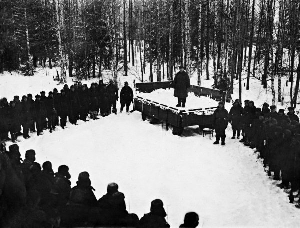 Иллюстрация к книге — Истребители. "Прикрой, атакую!" [i_128.jpg]