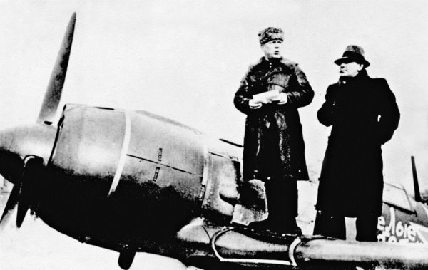 Иллюстрация к книге — Истребители. "Прикрой, атакую!" [i_138.jpg]