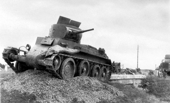 Иллюстрация к книге — Танкисты. &quot;Мы погибали, сгорали...&quot; [i_009.jpg]