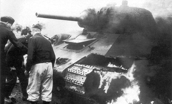 Иллюстрация к книге — Танкисты. &quot;Мы погибали, сгорали...&quot; [i_037.jpg]