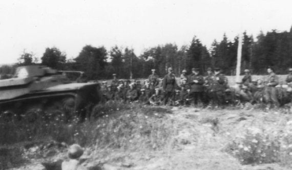 Иллюстрация к книге — Танкисты. &quot;Мы погибали, сгорали...&quot; [i_054.jpg]