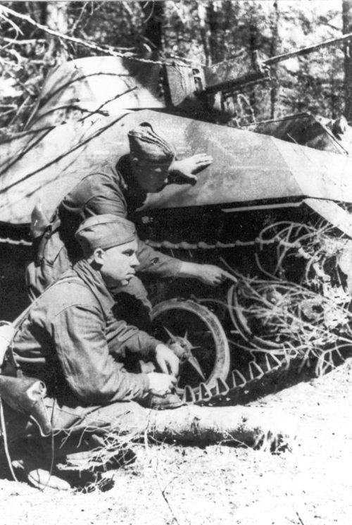 Иллюстрация к книге — Танкисты. &quot;Мы погибали, сгорали...&quot; [i_057.jpg]