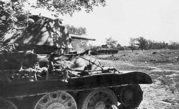 Иллюстрация к книге — Танкисты. &quot;Мы погибали, сгорали...&quot; [i_058.jpg]