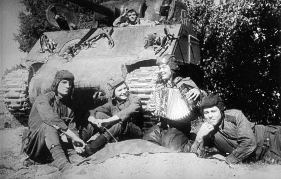 Иллюстрация к книге — Танкисты. &quot;Мы погибали, сгорали...&quot; [i_063.jpg]