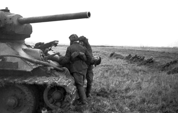 Иллюстрация к книге — Танкисты. &quot;Мы погибали, сгорали...&quot; [i_064.jpg]