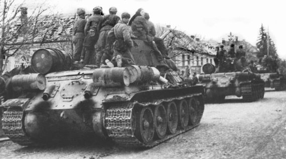 Иллюстрация к книге — Танкисты. &quot;Мы погибали, сгорали...&quot; [i_085.jpg]