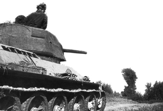 Иллюстрация к книге — Танкисты. &quot;Мы погибали, сгорали...&quot; [i_087.jpg]