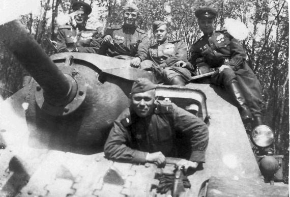 Иллюстрация к книге — Танкисты. &quot;Мы погибали, сгорали...&quot; [i_110.jpg]