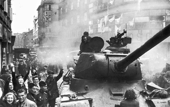 Иллюстрация к книге — Танкисты. &quot;Мы погибали, сгорали...&quot; [i_126.jpg]