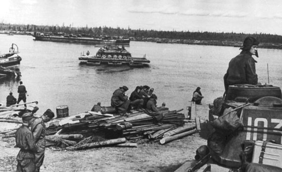 Иллюстрация к книге — Танкисты. "Мы погибали, сгорали..." [i_139.jpg]