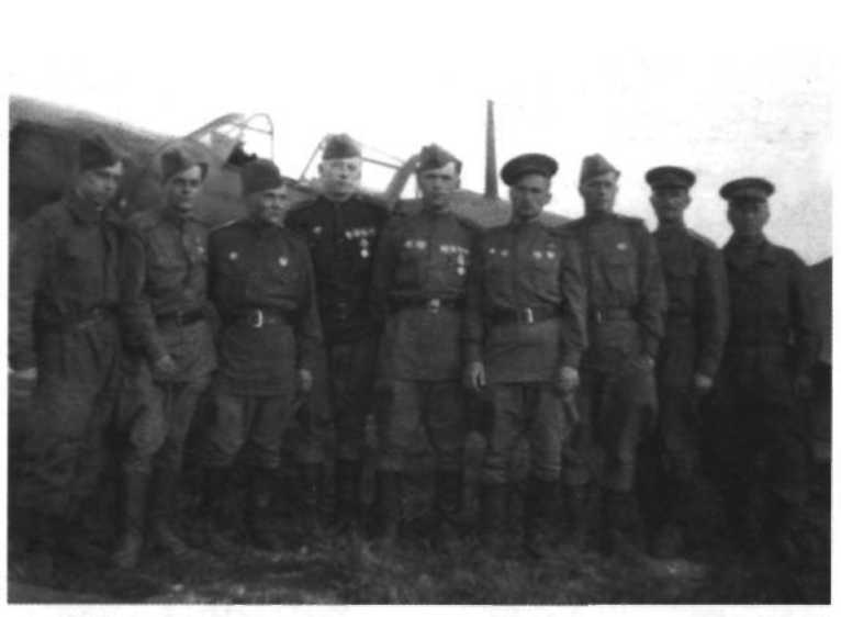 Иллюстрация к книге — Я дрался с асами люфтваффе. На смену павшим. 1943-1945 [image012.jpg]