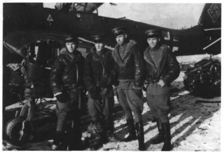 Иллюстрация к книге — Я дрался с асами люфтваффе. На смену павшим. 1943-1945 [image030.jpg]