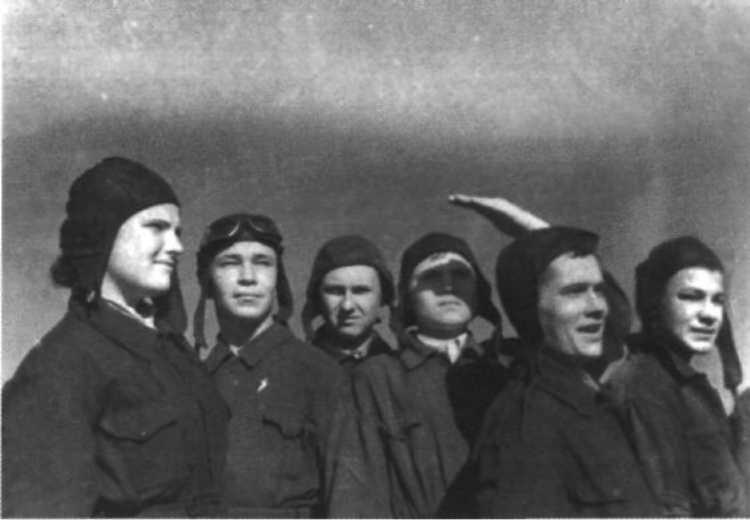 Иллюстрация к книге — Я дрался с асами люфтваффе. На смену павшим. 1943-1945 [image041.jpg]