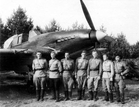 Иллюстрация к книге — Я дрался на Ил-2 [i_038.jpg]