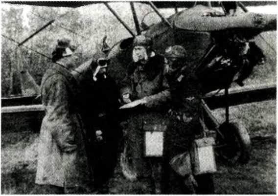 Иллюстрация к книге — Я дрался на По-2. &quot;Ночные ведьмаки&quot; [i_004.jpg]