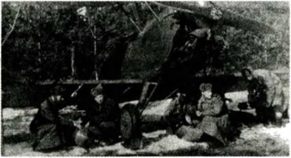 Иллюстрация к книге — Я дрался на По-2. &quot;Ночные ведьмаки&quot; [i_005.jpg]