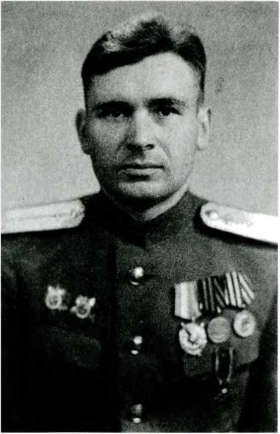 Иллюстрация к книге — Я дрался на По-2. "Ночные ведьмаки" [i_018.jpg]