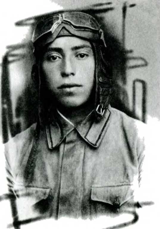 Иллюстрация к книге — Я дрался на По-2. "Ночные ведьмаки" [i_029.jpg]