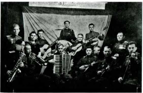 Иллюстрация к книге — Я дрался на По-2. "Ночные ведьмаки" [i_031.jpg]