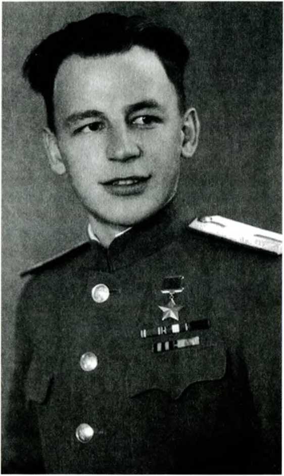 Иллюстрация к книге — Я дрался на По-2. "Ночные ведьмаки" [i_032.jpg]