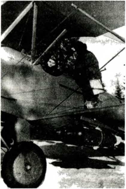 Иллюстрация к книге — Я дрался на По-2. "Ночные ведьмаки" [i_034.jpg]