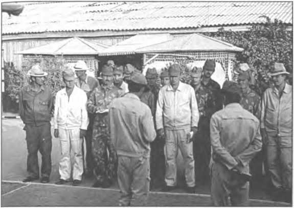 Иллюстрация к книге — Мы атакуем с небес [i_026.jpg]