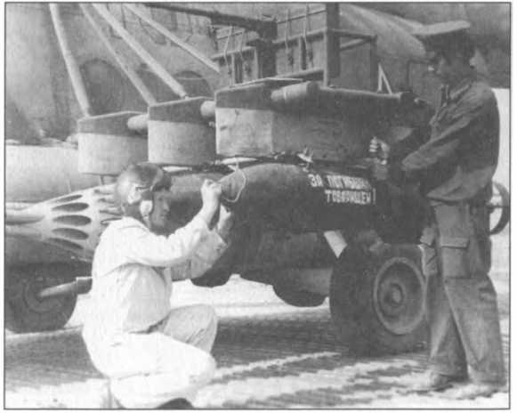 Иллюстрация к книге — Мы атакуем с небес [i_068.jpg]