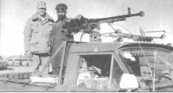 Иллюстрация к книге — Мы атакуем с небес [i_106.jpg]