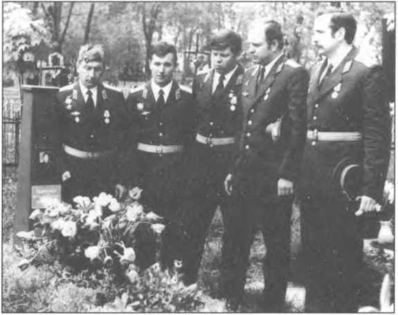 Иллюстрация к книге — Мы атакуем с небес [i_115.jpg]