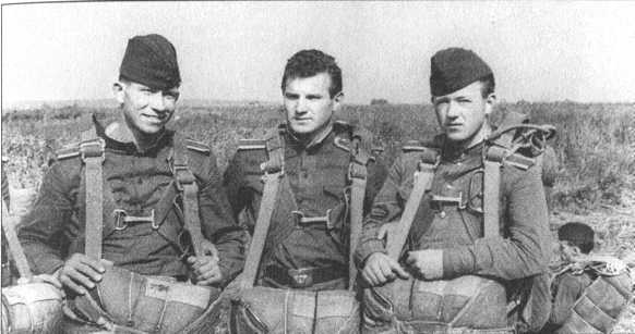 Иллюстрация к книге — ВДВ. С неба - в бой [i_010.jpg]