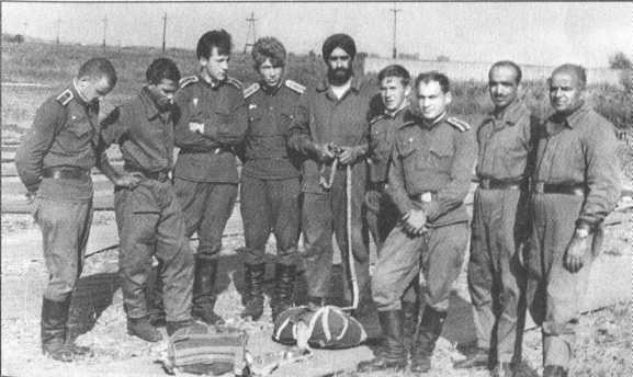 Иллюстрация к книге — ВДВ. С неба - в бой [i_011.jpg]