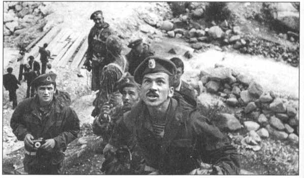 Иллюстрация к книге — ВДВ. С неба - в бой [i_021.jpg]