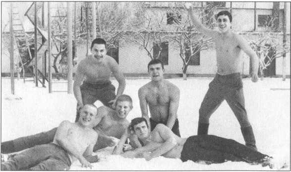 Иллюстрация к книге — ВДВ. С неба - в бой [i_035.jpg]