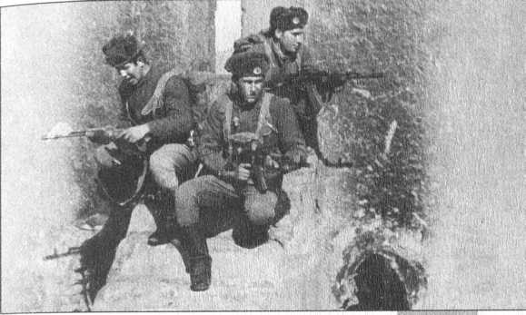 Иллюстрация к книге — ВДВ. С неба - в бой [i_055.jpg]