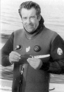 Иллюстрация к книге — Ныряющие в темноту [i_035.jpg]