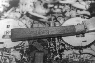 Иллюстрация к книге — Ныряющие в темноту [i_036.jpg]