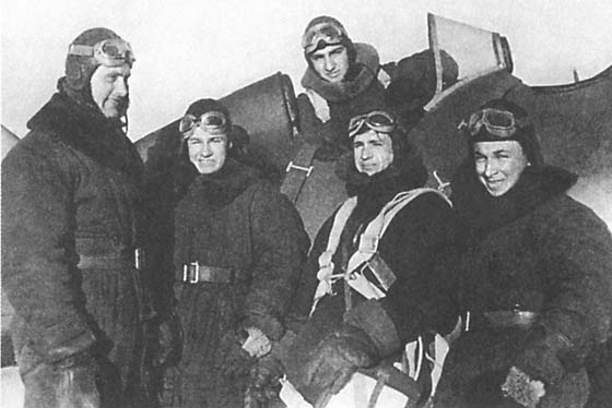 Иллюстрация к книге — Мы - дети войны. Воспоминания военного летчика-испытателя [i_008.jpg]