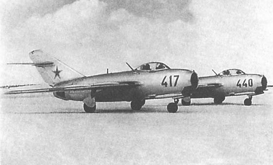 Иллюстрация к книге — Мы - дети войны. Воспоминания военного летчика-испытателя [i_033.jpg]