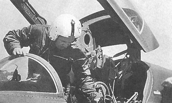 Иллюстрация к книге — Мы - дети войны. Воспоминания военного летчика-испытателя [i_044.jpg]