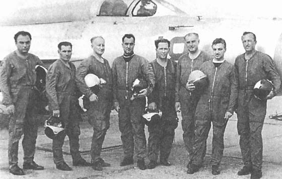 Иллюстрация к книге — Мы - дети войны. Воспоминания военного летчика-испытателя [i_048.jpg]