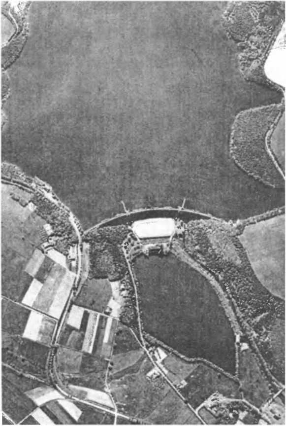 Иллюстрация к книге — Бомбы сброшены! [i_027.jpg]